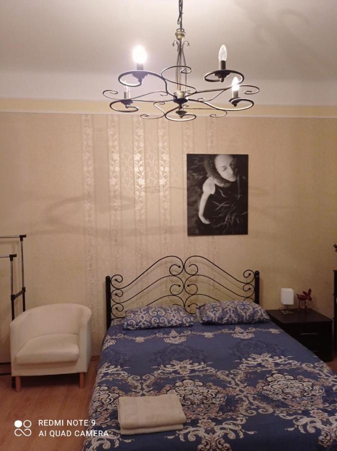 Apartament Khmelnytsky Street Near Opera Lwów Zewnętrze zdjęcie